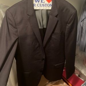 Men’s Hugo boss suit size 52 slim fit barely worn